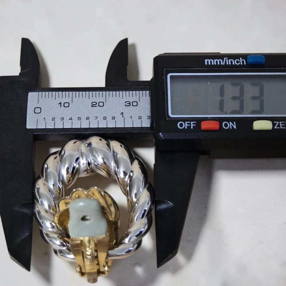 Vtg Ciner Two-Toned Twisted Rope Door Knocker Clip-On Earrings Runway Statement